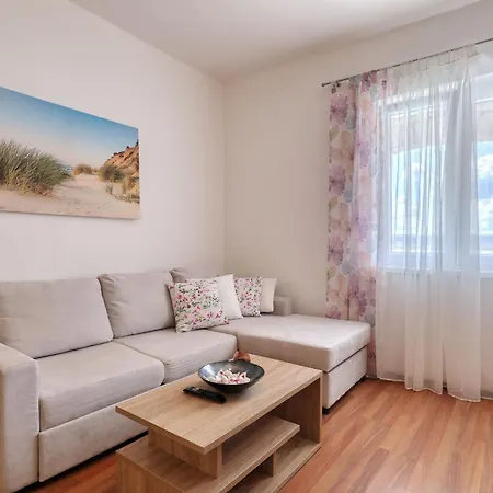 Apartment Laura, No 3 Maslenica