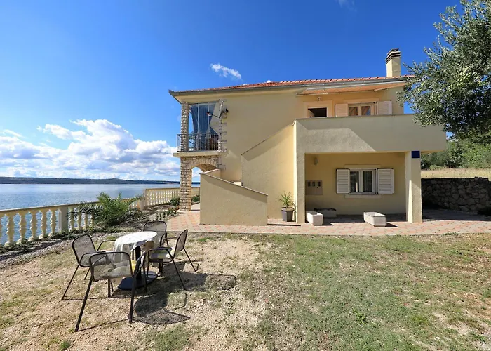 Apartment Laura, No 3 *