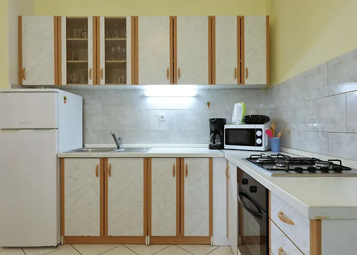 Laura, No 3 Apartment