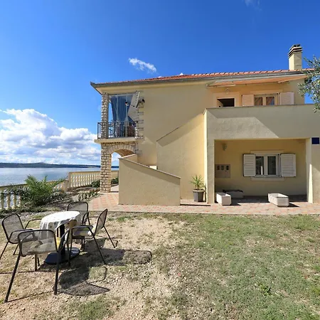 Apartamento Laura, No 3 *